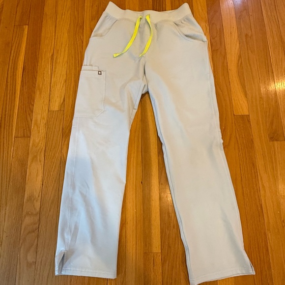 Figs Kade Cargo Limited Edition Scrubs - Picture 1 of 5